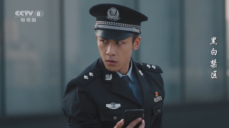 《黑白禁区》警察赶到天台 把车厘子和琳达一同抓住