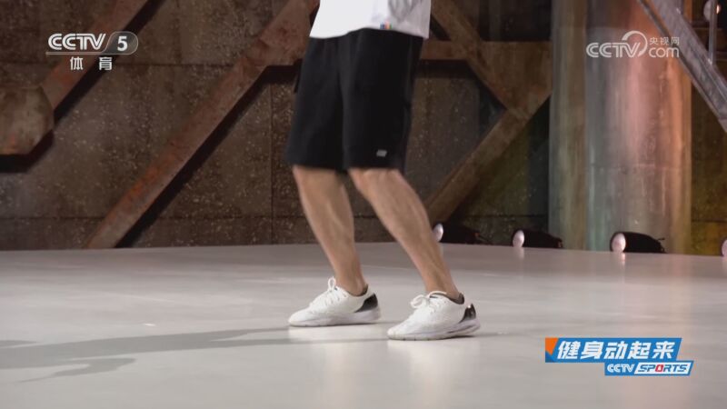 [健身动起来]刘冬奥带来有氧跳绳跟练《最炫民族风》