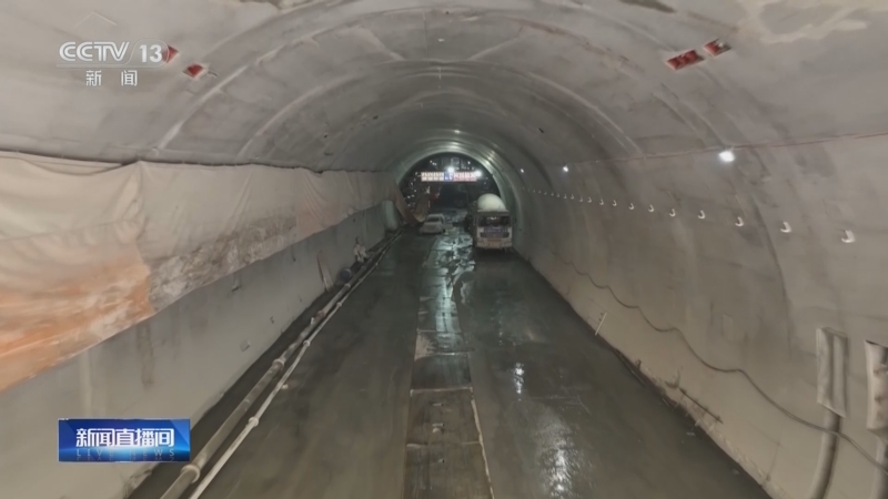 [新闻直播间]国内最长螺旋隧道 西昭高速公路老营盘1号隧道顺利贯通