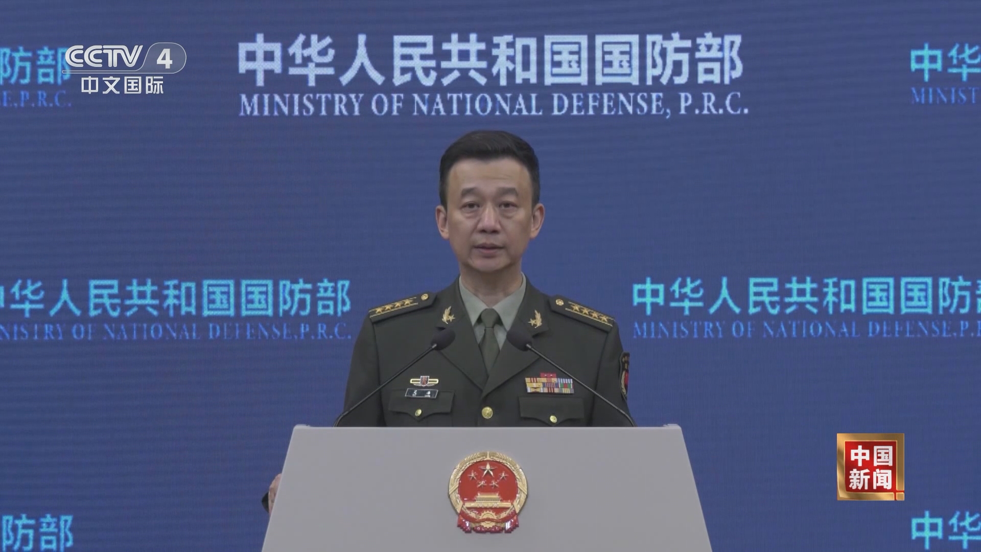 中国新闻]中国国防部新闻发言人就近期军事热点答记者问日方没必要风声鹤唳草木皆兵