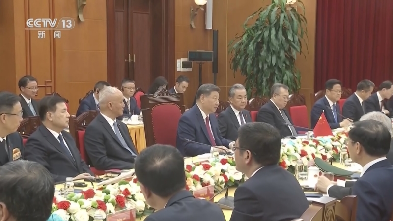 习近平会见斯洛伐克总理菲佐