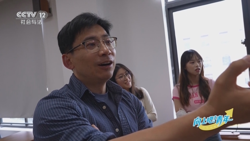 《道德观察(日播版)》 20250503 向上吧！青年——城市里追动物的人