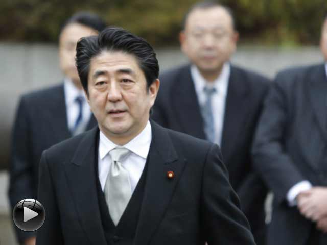 安倍参拜靖国神社