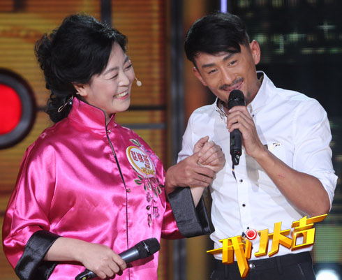 民歌传承人赵大姐与阿宝同台合唱《绿韭菜》 珠联璧合