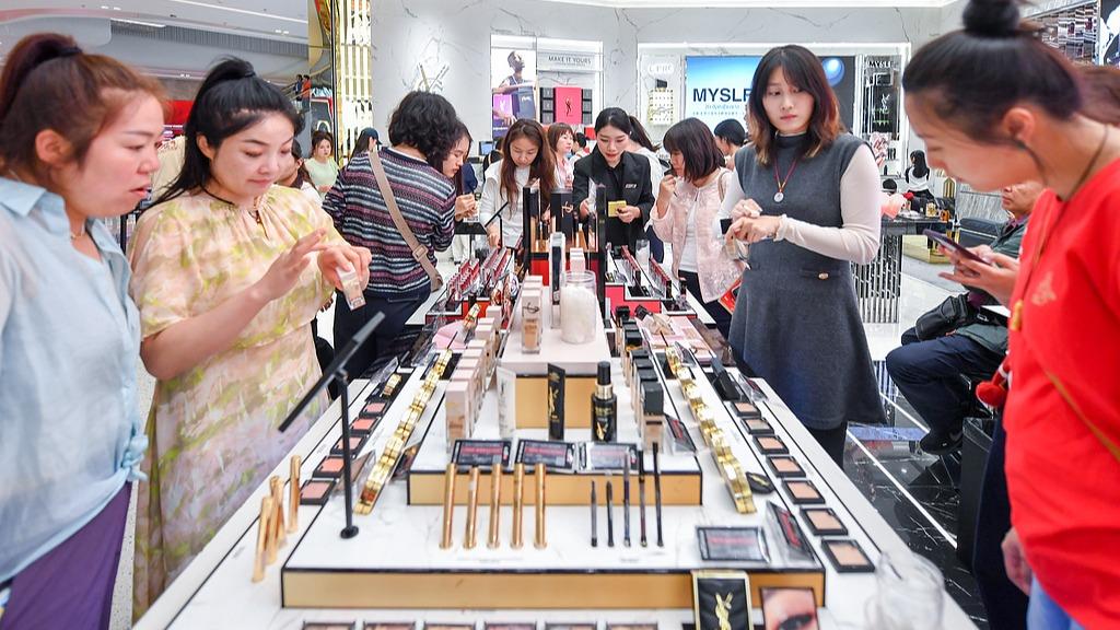 透过免税品销售“成绩”看新春消费动力强劲