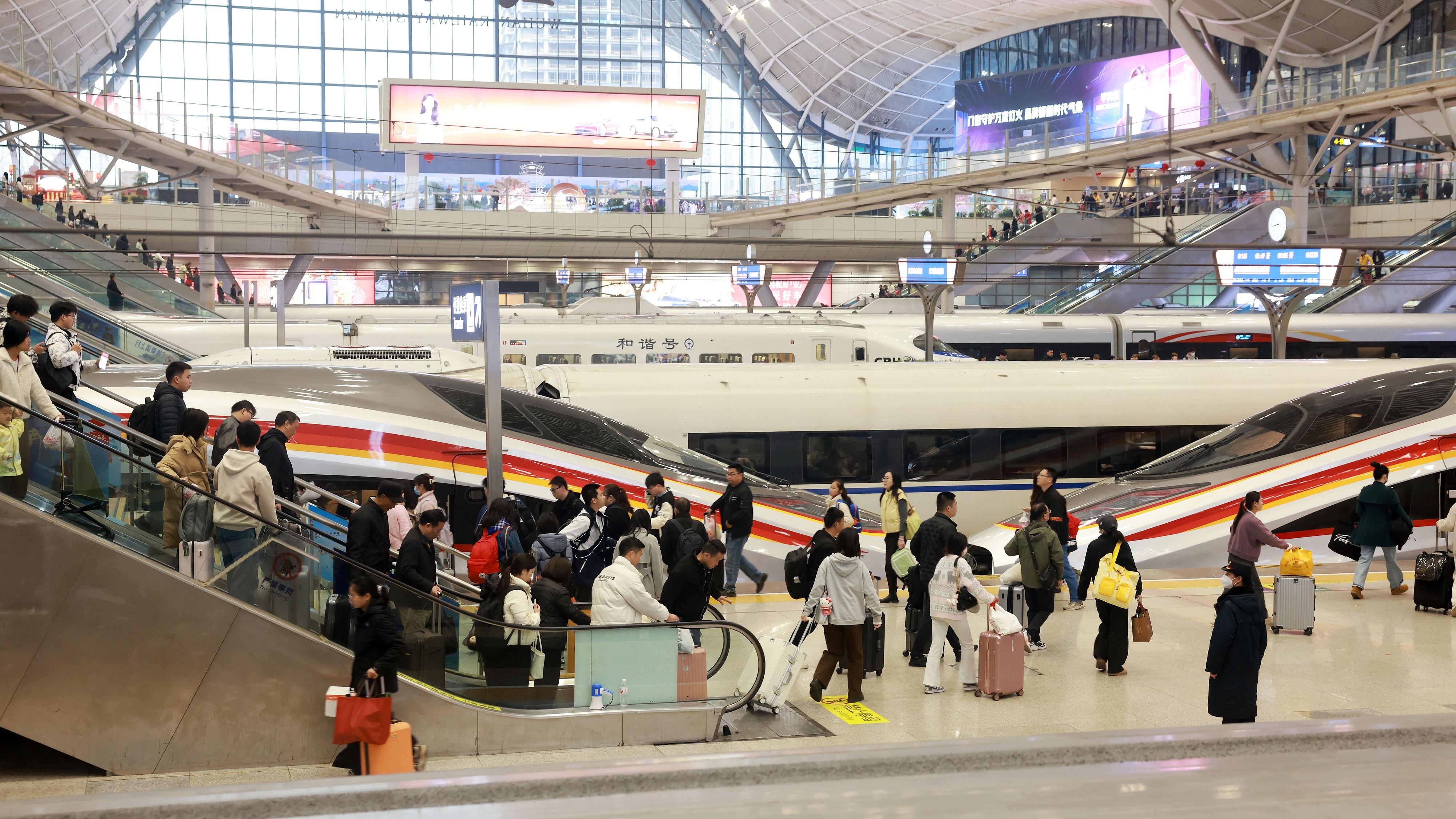 春节假期全国铁路累计发送旅客1.21亿人