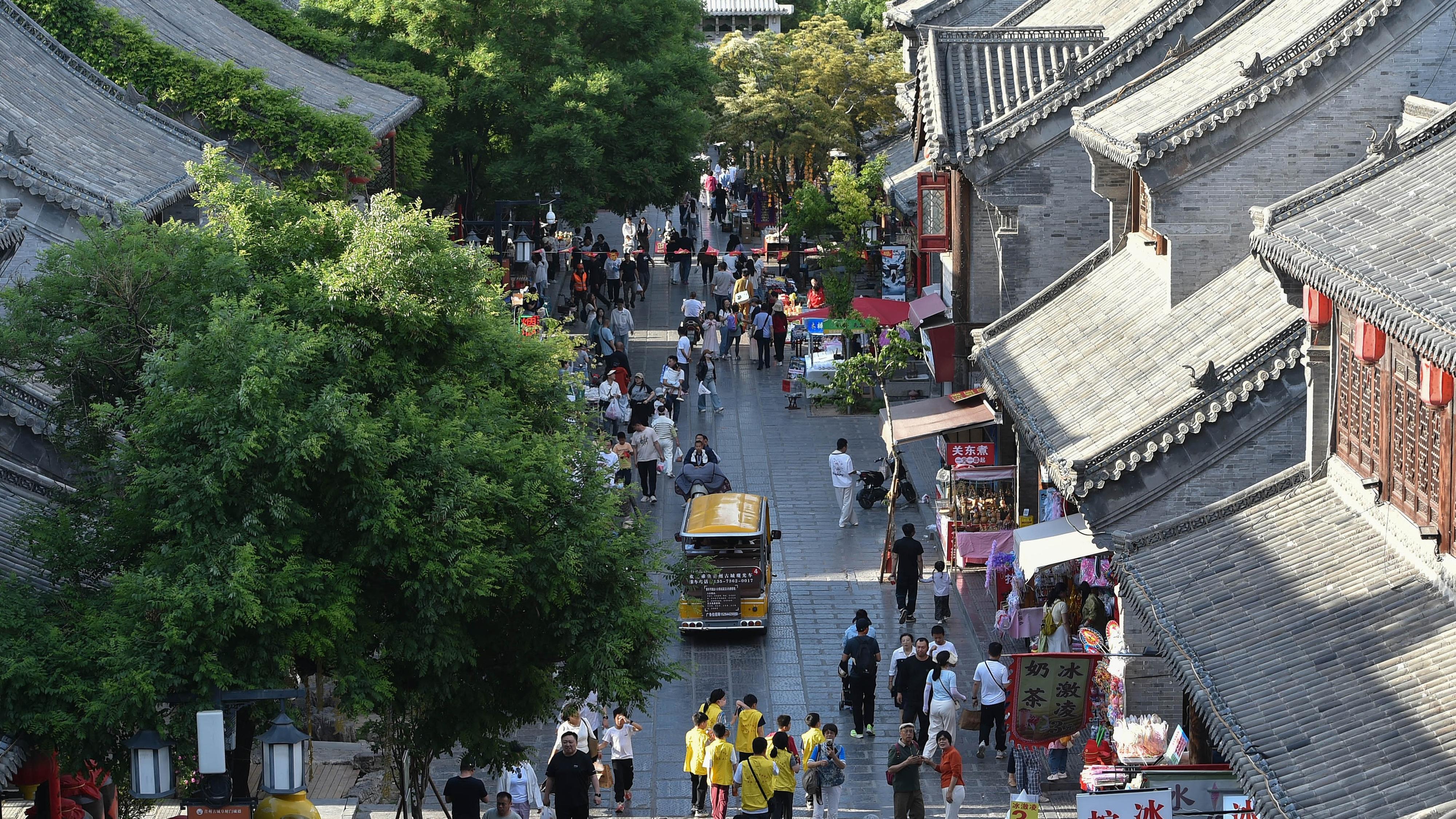 交通部门加强热门旅游景区接驳交通 加大巡查力度保障群众出行安全