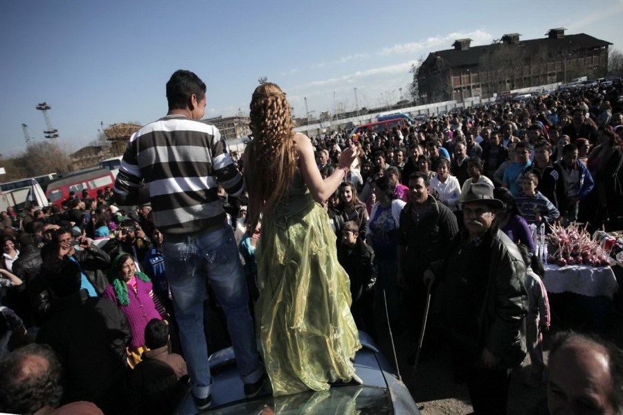 吉普赛"新娘集市"打破男女隔离_新闻频道