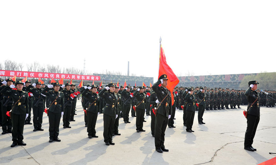 中国陆军首支女子特种作战部队成立现场_共产党员网