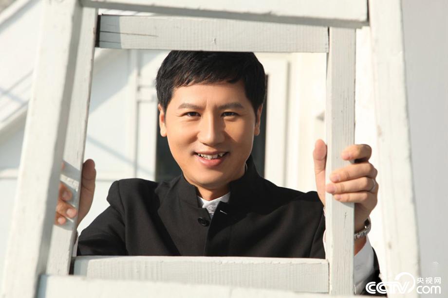 央视体育频道主持人袁文栋高清图集