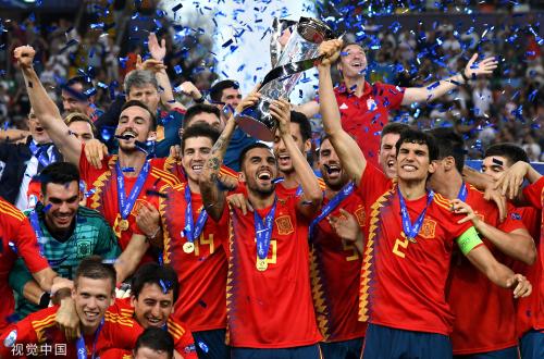 [高清组图]欧青赛-法比安世界波 西班牙2-1夺冠