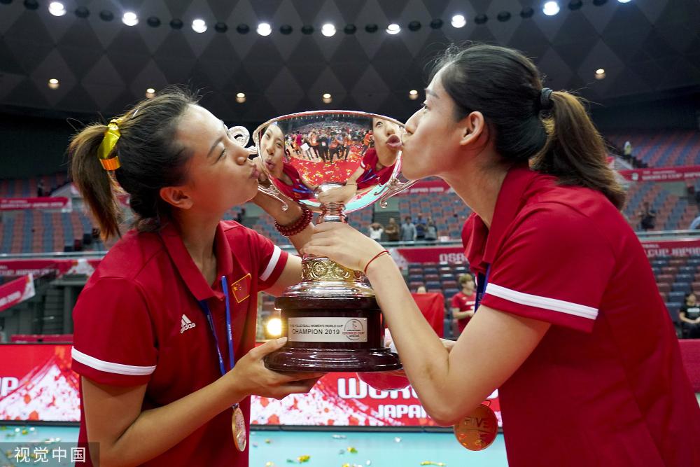 [图]女排世界杯颁奖仪式 中国女排11连胜夺冠