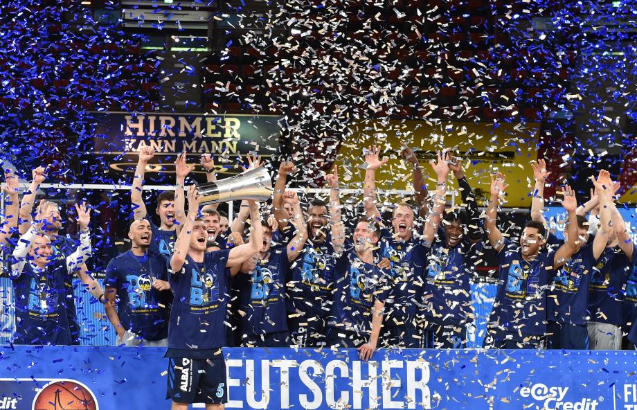 [图]双杀对手！柏林队夺得德甲篮球联赛冠军