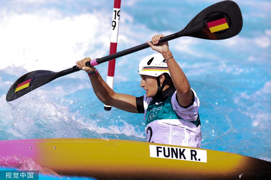 [图]皮划艇女子激流回旋决赛 德国选手冯克获得金牌