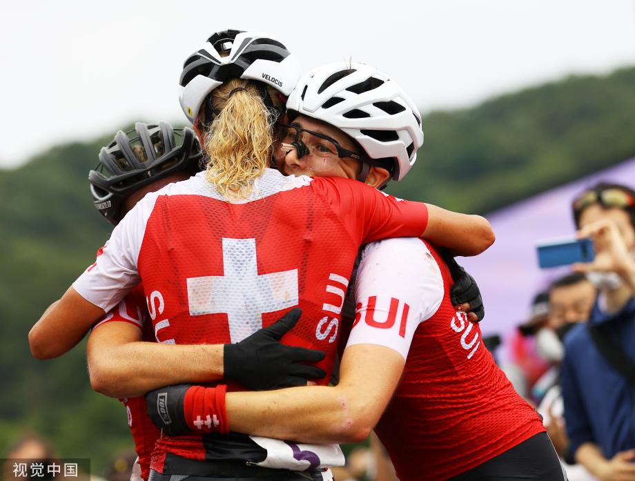 [图]山地自行车女子越野赛：瑞士队包揽金银铜牌