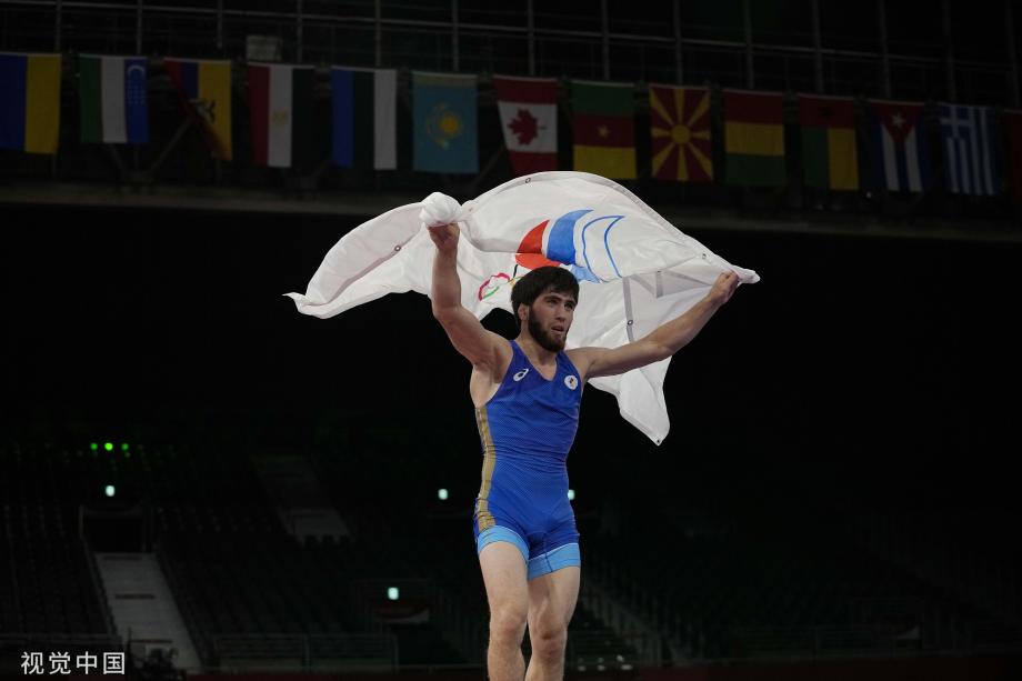 [图]摔跤男子自由式57公斤级决赛 扎武尔获得金牌