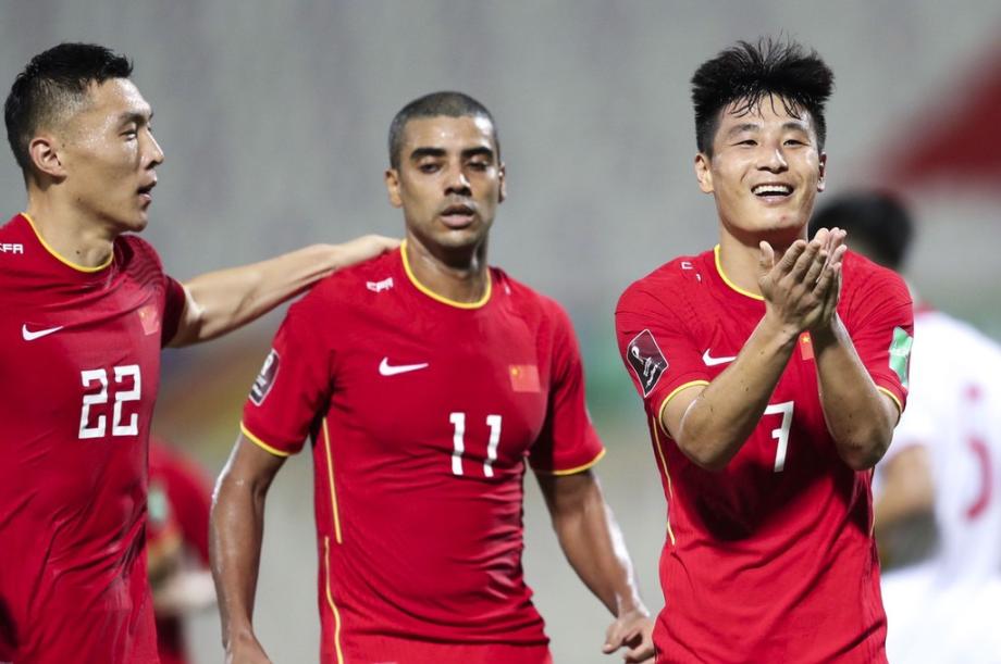 [图]世预赛-武磊双响补时读秒绝杀 国足3-2险胜越南