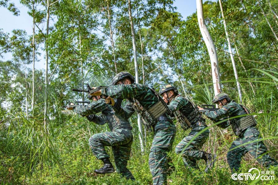 特战队员密林激战又一场反恐战斗打响