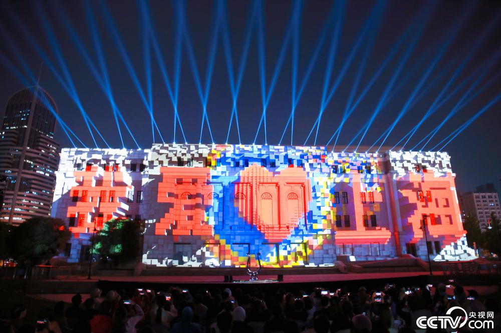 1/6   11月2日,上海音乐厅广场,一场大型3d mapping墙体灯光艺术投影