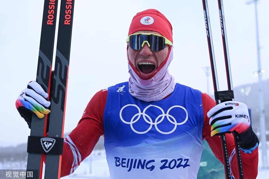 [图]越野滑雪男子50公里集体出发 俄罗斯奥运队包揽金银