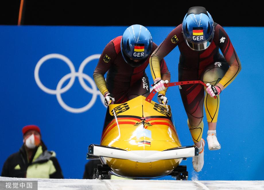 [图]冬奥会女子双人雪车 德国队包揽金银美国选手摘铜