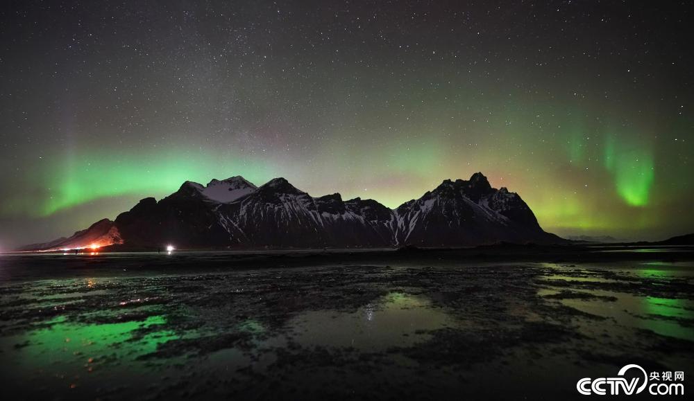 冰岛东南部现曼妙极光