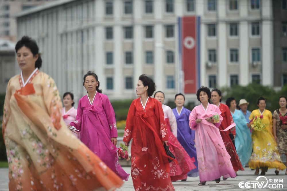 朝鲜平壤民众纪念民族独立解放77周年