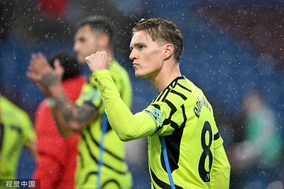 萨卡双响厄德高传射 阿森纳5-0大胜伯恩利