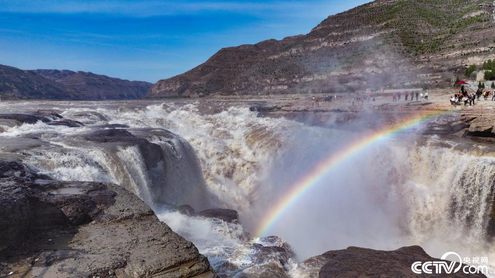 黄河壶口瀑布迎来桃花汛