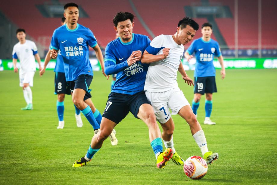 中超-埃韦尔双响奥斯卡破门 沧州雄狮3-2武汉三镇