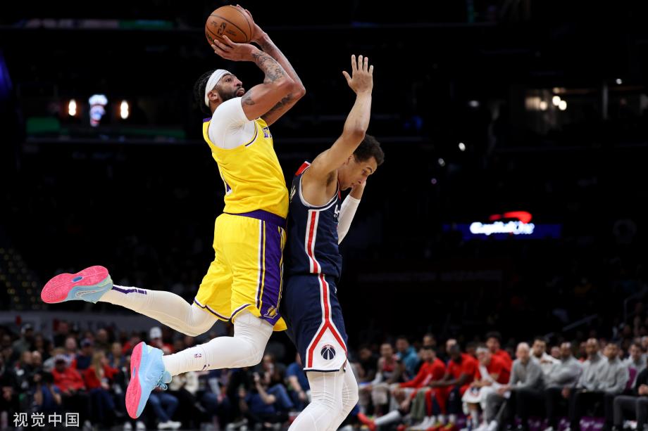 戴维斯35+18詹姆斯25+7+9 湖人力克奇才3连胜