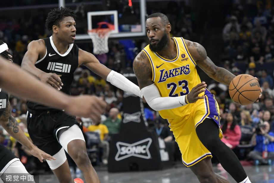 詹眉合砍73分詹姆斯命中关键球 湖人险胜灰熊