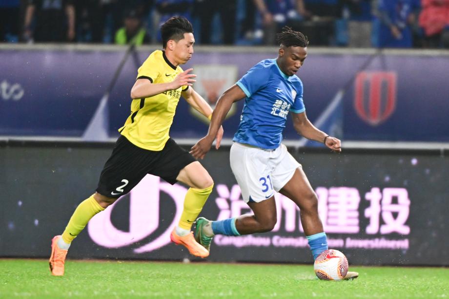 沧州雄狮18分钟3球3-2逆转青岛西海岸迎三连胜