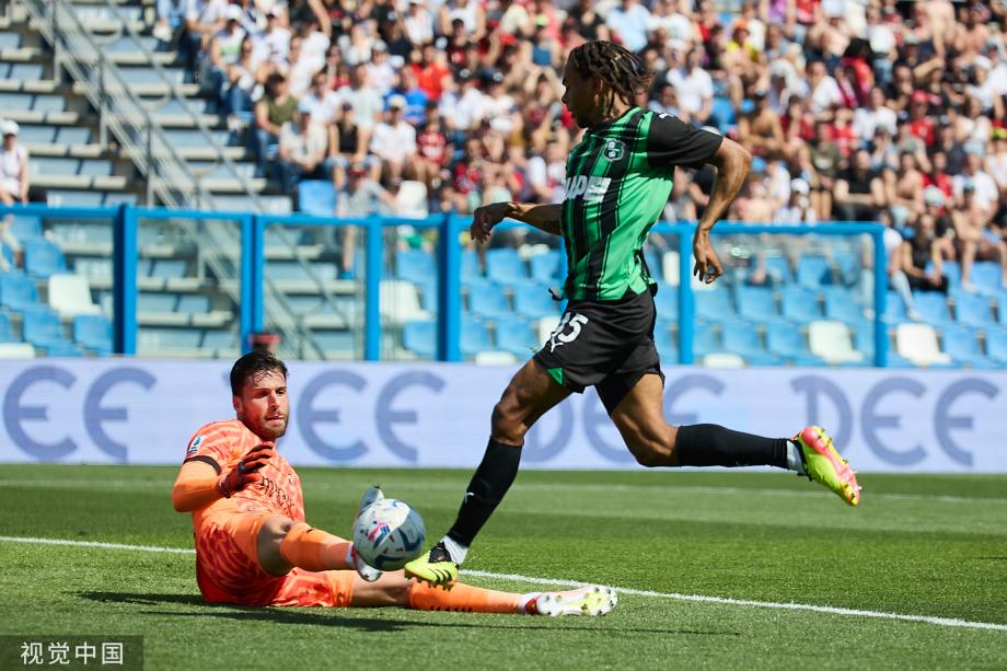 意甲-开场10分钟连丢2球 米兰3-3萨索洛