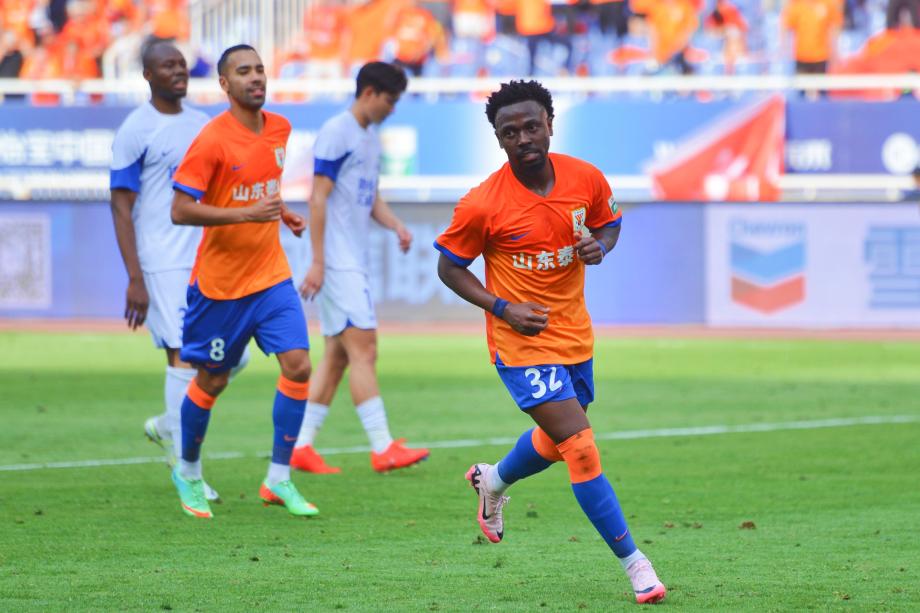 费南多传射建功 山东泰山主场4-1沧州雄狮