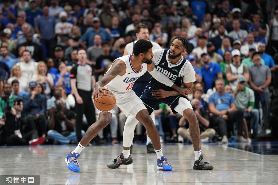 小卡缺阵哈登末节超神 快船胜独行侠总分2-2