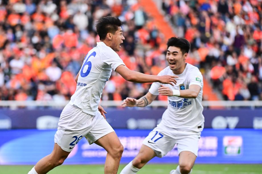 中超-克雷桑帽子戏法 山东泰山3-1南通支云