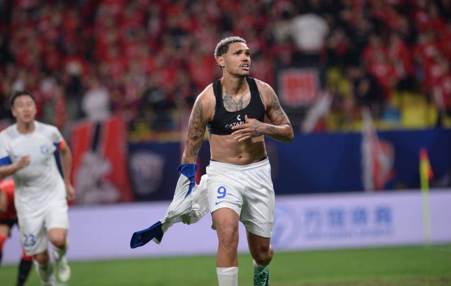 恩里克梅开二度 成都蓉城主场2-2武汉三镇