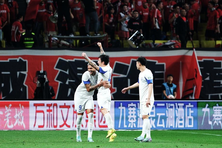 恩里克梅开二度 成都蓉城主场2-2武汉三镇