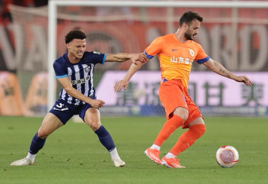 克雷桑谢文能互献传射 山东泰山2-1三镇5轮不败