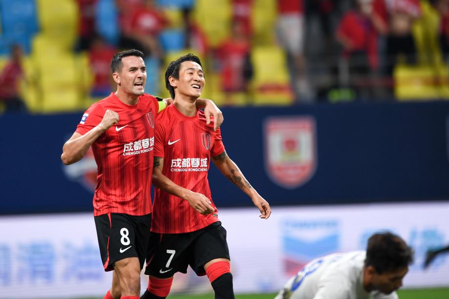 艾克森韦世豪双响 成都蓉城7-0大胜青岛西海岸