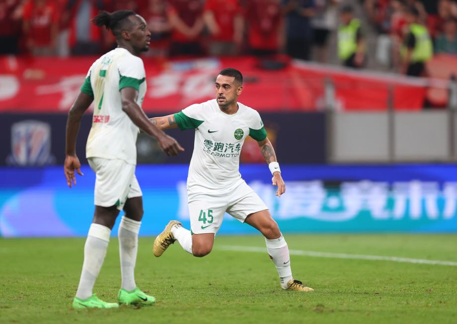 武磊帽子戏法 海港3-1大胜浙江豪取10连胜