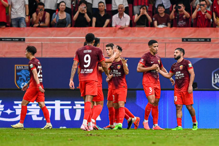 武磊帽子戏法 海港3-1大胜浙江豪取10连胜