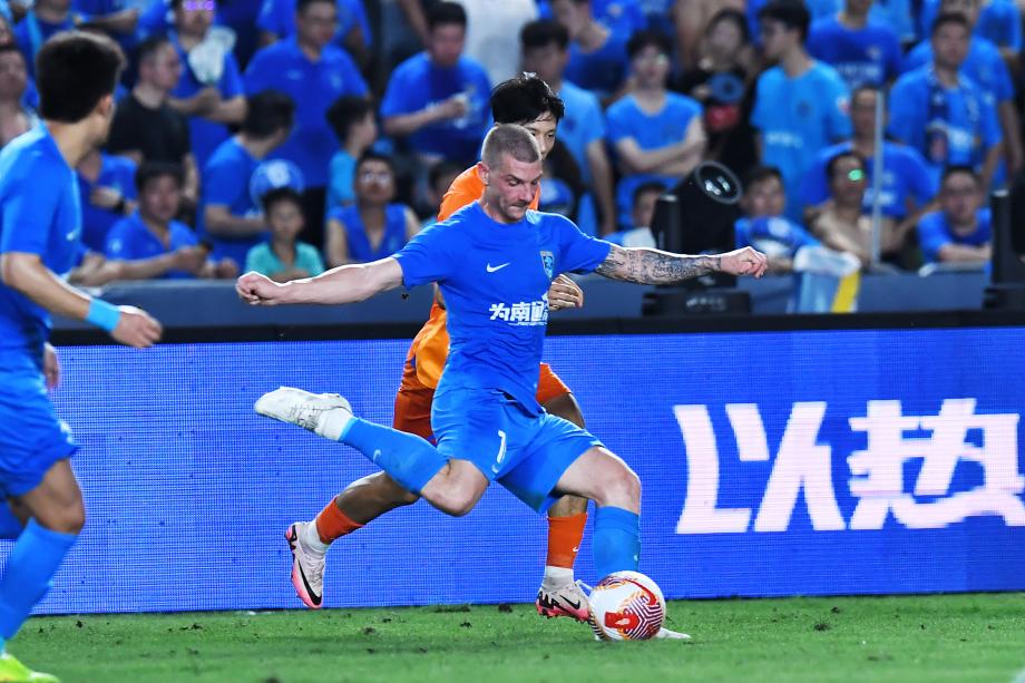 中超-克雷桑梅开二度 山东泰山2-0南通支云