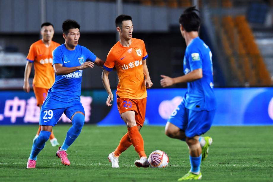 中超-克雷桑梅开二度 山东泰山2-0南通支云