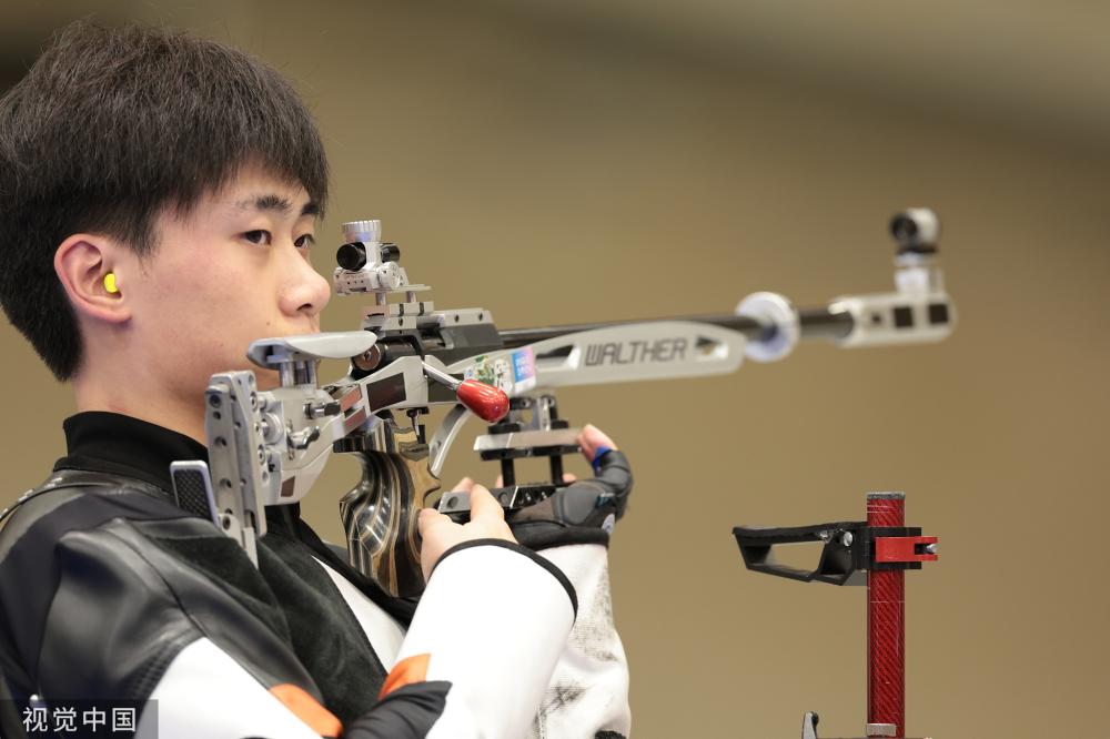 [图]射击男子50米步枪三姿 中国选手刘宇坤夺冠