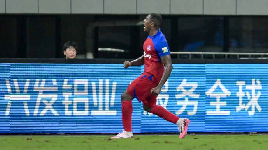 杨超声传射马里破门 梅州2-1战胜亚泰逃离降级区