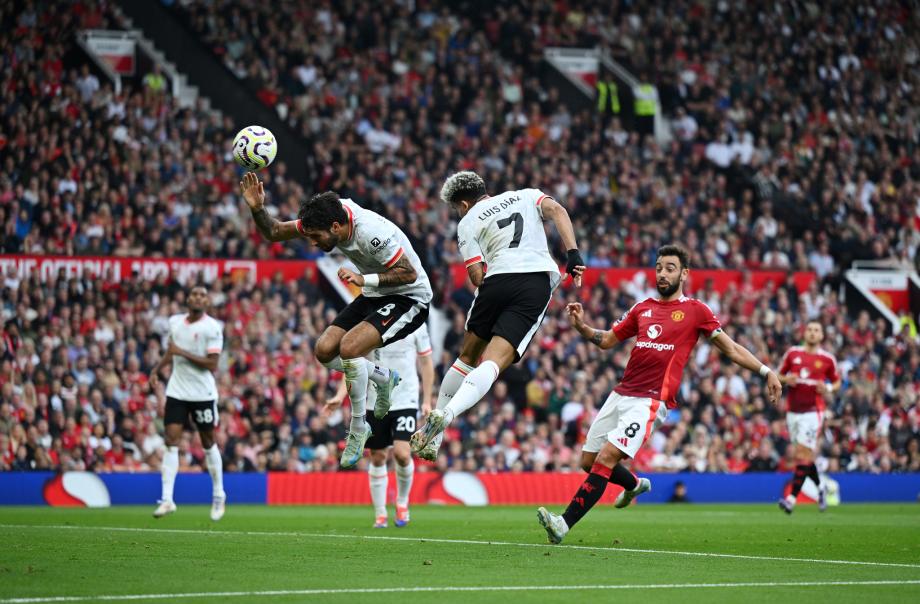 英超-迪亚斯双响萨拉赫传射 曼联0-3利物浦