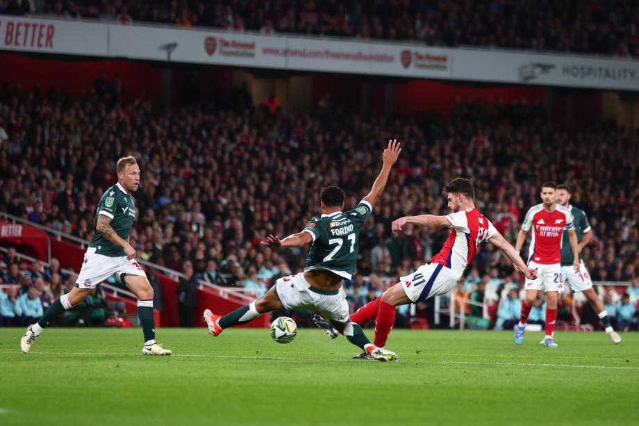 联赛杯-斯特林传射恩瓦内里双响 阿森纳5-1晋级