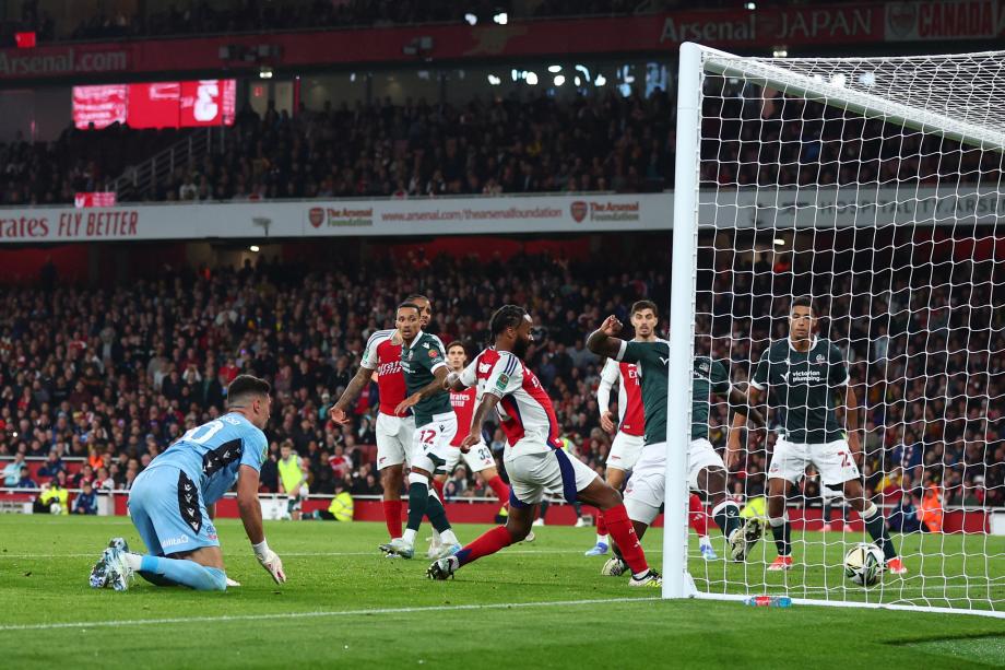 联赛杯-斯特林传射恩瓦内里双响 阿森纳5-1晋级